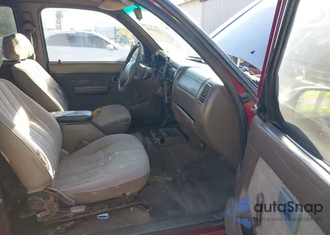 2000 Toyota Tacoma из США, поврежденный, VIN 4TAVL52NXYZ670516